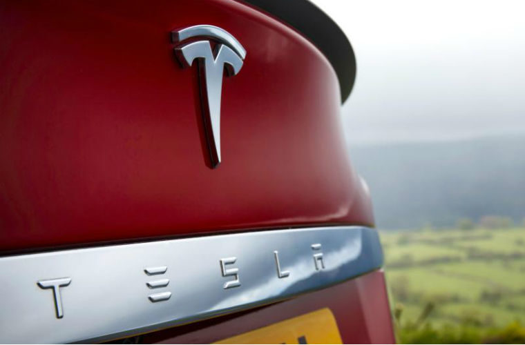 Italy: Following the destruction of 17 vehicles in a fire in Rome, Italian authorities have increased protection at Tesla outlets.